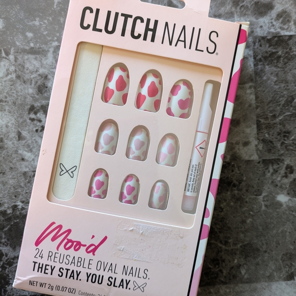 Clutch Nails Pink Heart Reusable Oval Nails - Picture 1 of 1